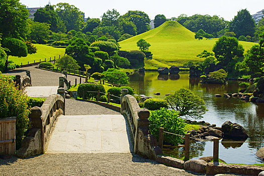 濟(jì)南找個(gè)保姆多少錢？了解濟(jì)南保姆市場(chǎng)，選對(duì)保姆省心省力