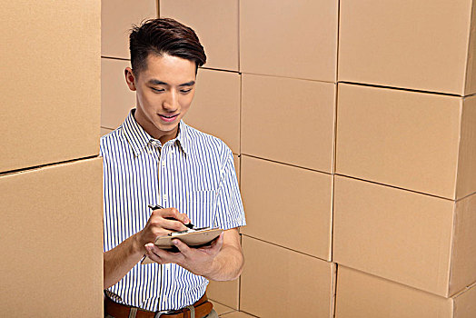 香港家政服務(wù)價格揭秘：如何選擇合適的家政服務(wù)