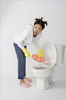 西安住家老人保姆多少錢？讓我們一起了解護理市場現(xiàn)狀