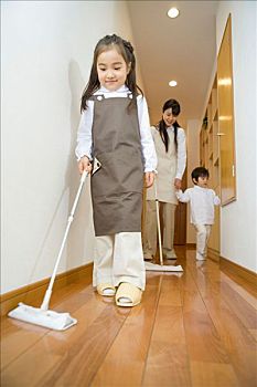 照顧老人保姆多少錢？選擇合適的保姆讓父母安享晚年