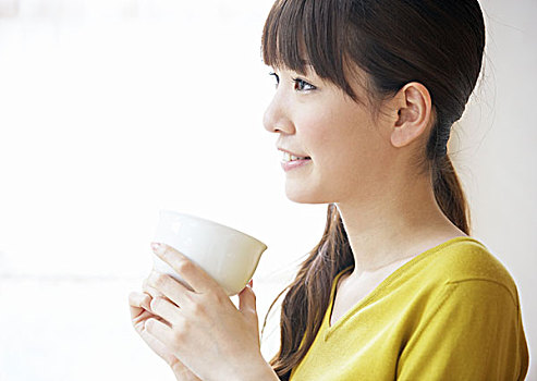 曲靖保姆工資多少？了解曲靖保姆行業(yè)的薪資趨勢與發(fā)展前景