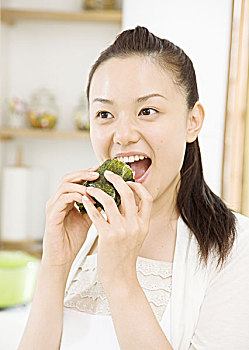 鄭州白天保姆多少錢？選擇優(yōu)質(zhì)服務(wù)的價(jià)格與價(jià)值分析