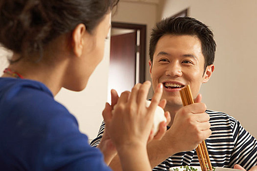 萬州育兒嫂工資是多少？了解行業(yè)現(xiàn)狀，助你做出明智選擇！