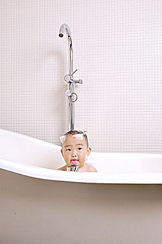 南京看小孩保姆價(jià)格多少？揭秘南京育兒行業(yè)的價(jià)格行情與選擇建議