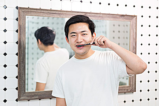 中家家政月嫂工資多少？揭秘月嫂行業(yè)薪資現(xiàn)狀與發(fā)展趨勢