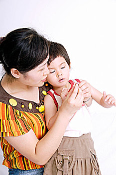 內(nèi)蒙月嫂工資多少錢？為你揭秘內(nèi)蒙古月嫂行業(yè)薪資與發(fā)展前景