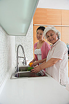 住家保姆多少錢一月？全方位解析費(fèi)用與服務(wù)