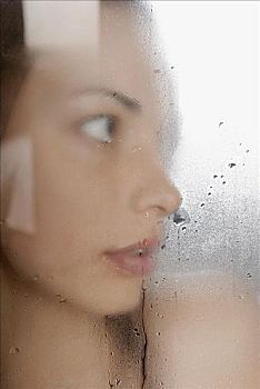 不住家保姆工資多少？揭秘行業(yè)現(xiàn)狀與薪酬趨勢