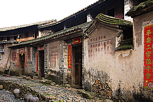 家政服務(wù)多少錢(qián)？揭秘市場(chǎng)價(jià)格，帶你了解家政服務(wù)的性?xún)r(jià)比！