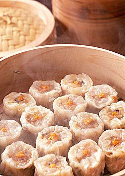 家政學(xué)校學(xué)費(fèi)多少？如何選擇性價(jià)比高的家政學(xué)校？