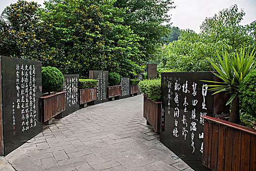 長(zhǎng)沙鐘點(diǎn)工多少錢(qián)一小時(shí)？你的家務(wù)問(wèn)題解決方案