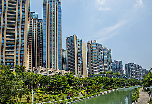 廣州保姆多少錢一個(gè)月？揭秘廣州保姆市場(chǎng)價(jià)格及選擇指南