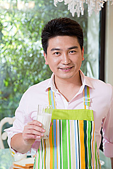 北京找家政月嫂多少錢？如何選擇最合適的服務(wù)？
