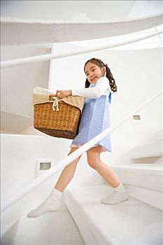 昆明保姆多少錢一個月？了解昆明保姆服務(wù)的費(fèi)用與選擇