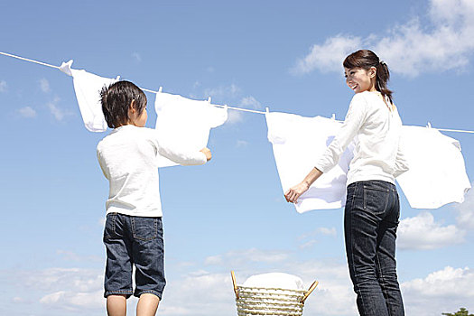 桂林月嫂多少錢一個(gè)月？了解月嫂價(jià)格，選擇最適合您的服務(wù)