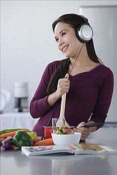 帶老人保姆多少錢？讓你清晰了解老年護(hù)理的費(fèi)用
