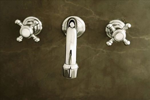 保姆工作工資多少一個(gè)月？揭秘高薪背后的秘密