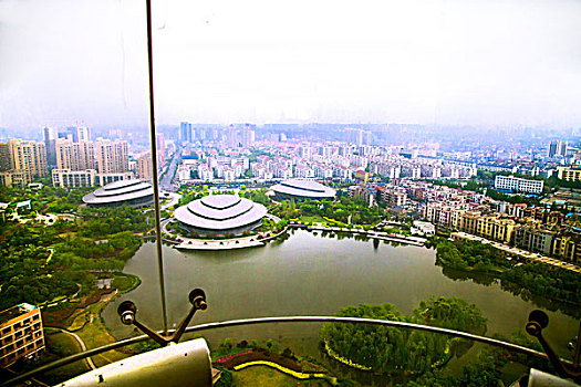 上海保姆多少錢(qián)一個(gè)月？揭秘上海家庭保姆服務(wù)的費(fèi)用與選擇