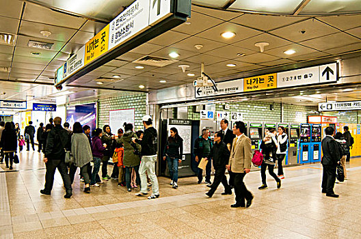 青島住家保姆多少錢？選擇專業(yè)保姆讓家庭生活更輕松