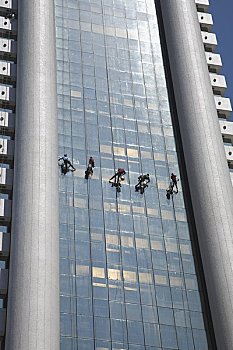 昆明精保潔多少錢一平？一站式清潔服務(wù)帶來的高效與省心