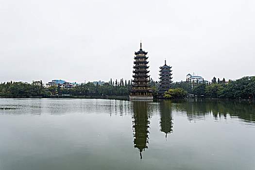 北京請(qǐng)?jiān)律┒嗌馘X一月？揭秘月嫂費(fèi)用及選擇技巧！
