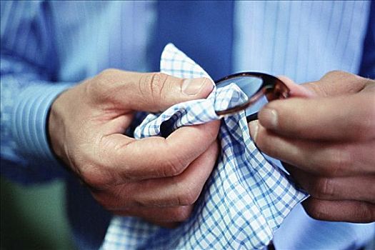 上海保姆一月多少錢？揭開上海家庭服務(wù)行業(yè)的秘密