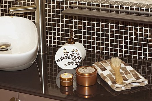 九江月嫂多少錢一個(gè)月？揭秘月嫂服務(wù)的價(jià)格與選擇指南