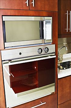齊魯醫(yī)院陪護(hù)服務(wù)費用揭秘：為您的健康保駕護(hù)航