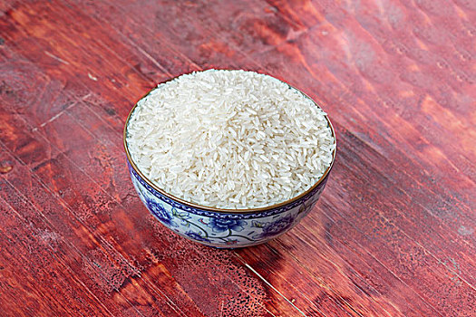 帶小孩保姆一月多少錢？選擇專業(yè)保姆的秘密與注意事項(xiàng)