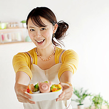 孩子育兒嫂一個(gè)月多少錢？揭秘優(yōu)質(zhì)育兒嫂服務(wù)背后的價(jià)值