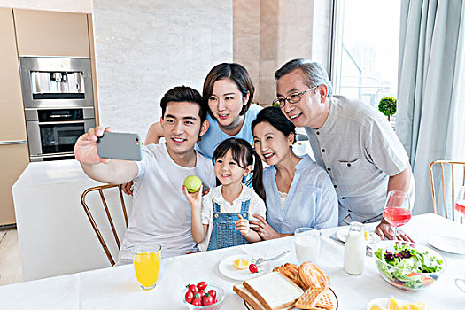 請(qǐng)個(gè)鐘點(diǎn)工要多少錢(qián)？了解費(fèi)用與選擇技巧，幫你省錢(qián)又省心！