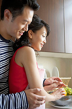 男護(hù)工深圳一月多少錢？了解真實(shí)市場(chǎng)價(jià)格，助您做出明智選擇！