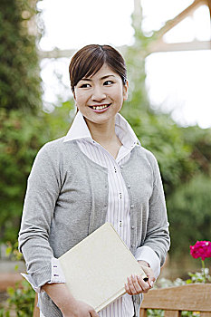 渦陽(yáng)縣保姆多少錢一月？讓你了解家政服務(wù)市場(chǎng)的真實(shí)情況！