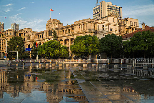 住家育嬰師的工資多少？揭秘行業(yè)薪資與職業(yè)前景