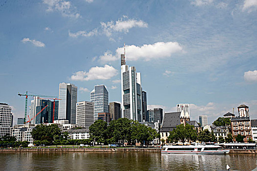 北京學(xué)月嫂要多少學(xué)費(fèi)？了解學(xué)費(fèi)背后的價(jià)值與投資回報(bào)
