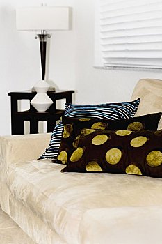 護(hù)工一天多少錢？全面解析護(hù)工費用及選擇指南