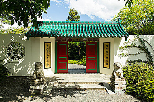 西安月嫂培訓(xùn)學(xué)費(fèi)多少？月嫂行業(yè)前景與培訓(xùn)費(fèi)用全解析！