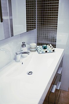 廈門住家保姆多少錢一個月？全面解析廈門住家保姆服務(wù)費用
