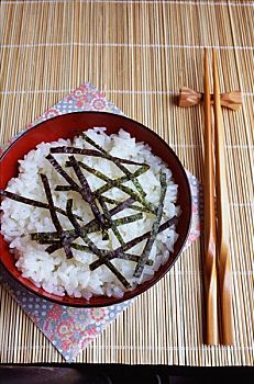 濟(jì)南做家政工資多少？揭秘家政行業(yè)的薪資與發(fā)展前景