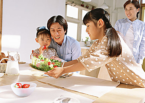 即墨保姆價(jià)格是多少錢(qián)？為您的家庭生活提供高品質(zhì)的服務(wù)
