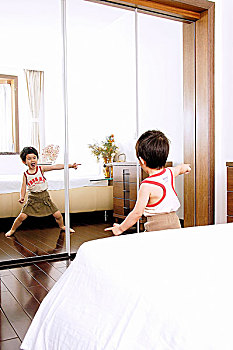 在安順請(qǐng)個(gè)月嫂多少錢？選擇月嫂服務(wù)的正確指南