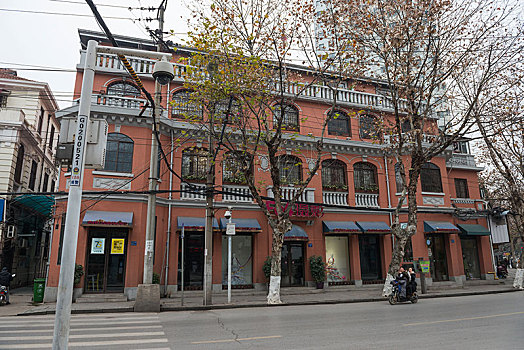 上海家政市場現(xiàn)狀：如何選擇合適的家政服務(wù)公司