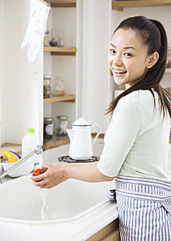 上海家政多少錢一個月？揭開家庭服務(wù)的真實面紗