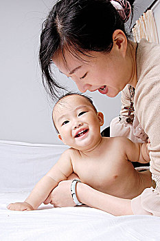 廣西住家保姆工資多少？深度揭秘，輕松找出最優(yōu)選擇！