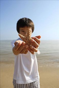 看孩子保姆每月多少錢？了解保姆費(fèi)用，選擇最合適的服務(wù)