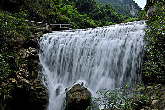 醫(yī)院晚上陪護(hù)老人多少錢？讓您的家人得到溫暖的守護(hù)