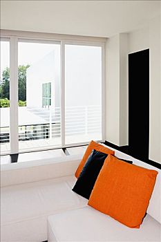 北京保姆服務(wù)費用揭秘：不住家保姆到底多少錢？