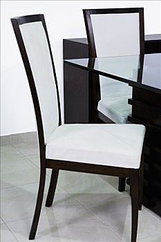 找個護(hù)工多少錢一天？為家人提供關(guān)愛，護(hù)工服務(wù)費(fèi)用全面解析