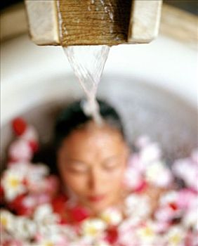 面試看孩子的保姆多少錢？家長必知的選擇標(biāo)準(zhǔn)和費(fèi)用解析