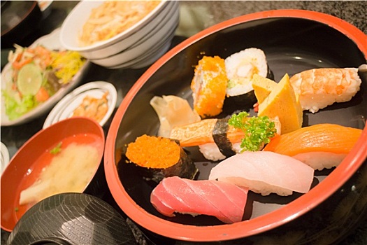 月嫂只做飯多少錢？揭秘月嫂服務中的“做飯”費用